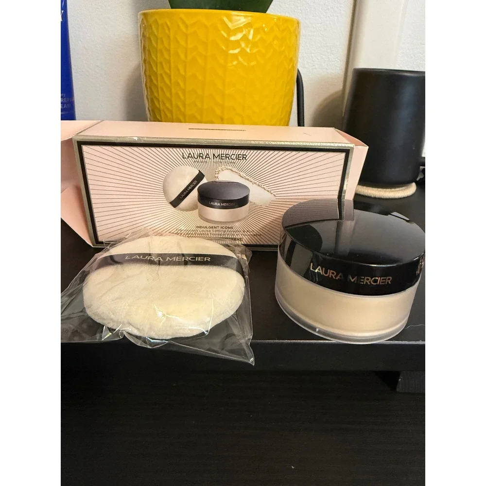 Laura Mercier Translucent Loose Setting Powder & puff Set new in box